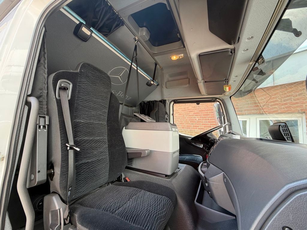 Fahrzeugabbildung Mercedes-Benz Atego 1530L gr. Fhs. Pritsche / Plane + LBW