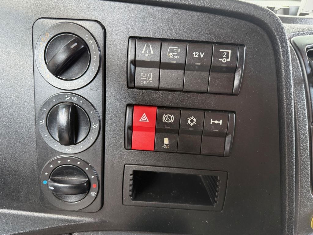 Fahrzeugabbildung Mercedes-Benz Atego 1530L gr. Fhs. Pritsche / Plane + LBW