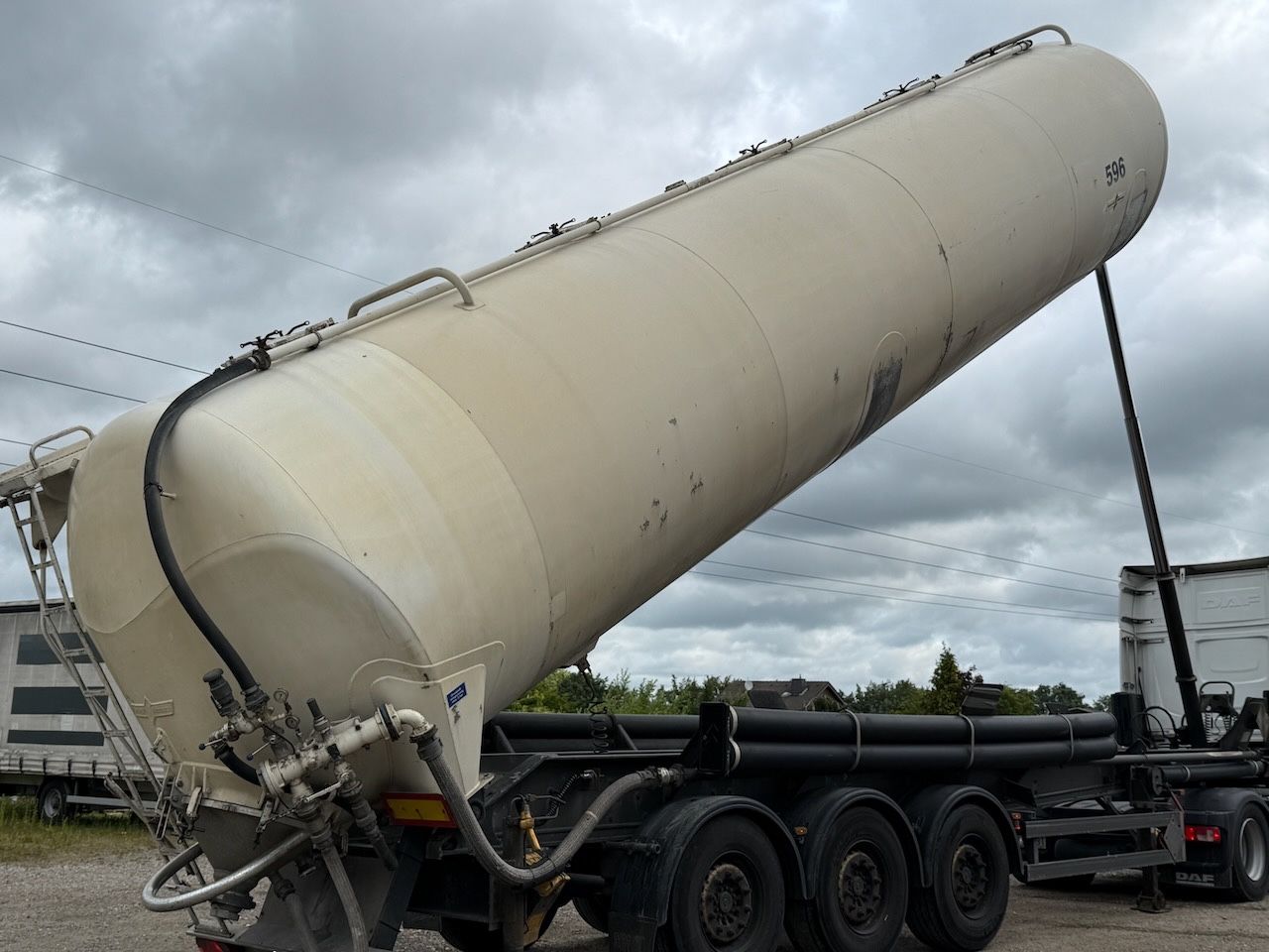 Fahrzeugabbildung Spitzer SK 2760 CAL Kippsilo