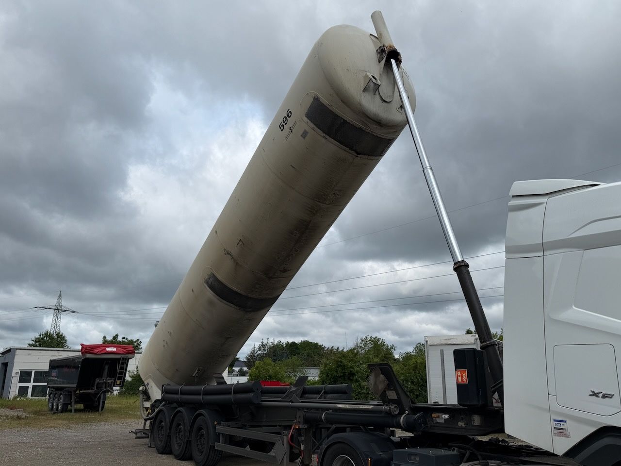 Fahrzeugabbildung Spitzer SK 2760 CAL Kippsilo