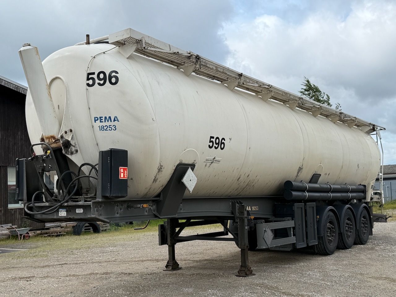 Fahrzeugabbildung Spitzer SK 2760 CAL Kippsilo