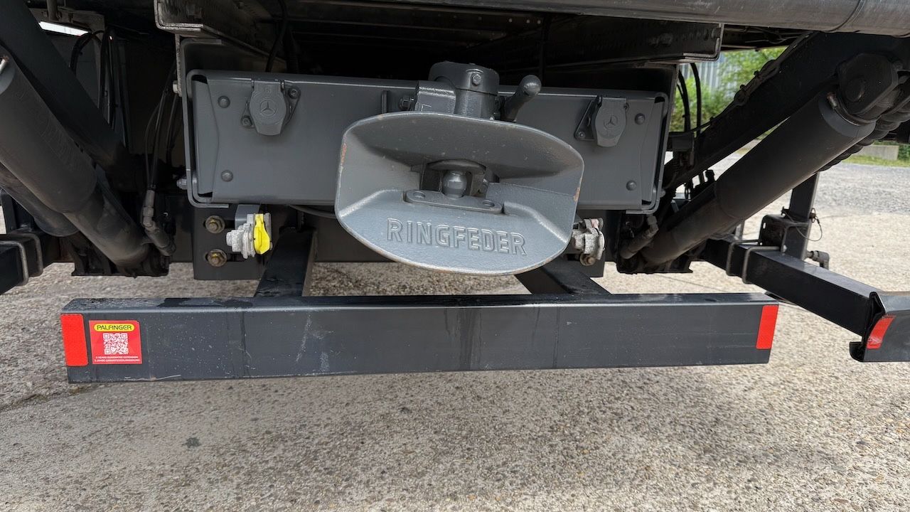 Fahrzeugabbildung Mercedes-Benz Atego 1624L Pritsche/Plane, Ladebordwand