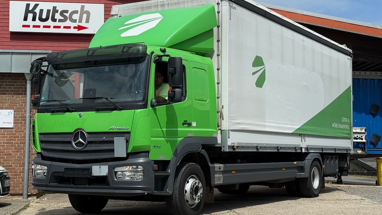 Fahrzeugabbildung Mercedes-Benz Atego 1624L Pritsche/Plane, Ladebordwand