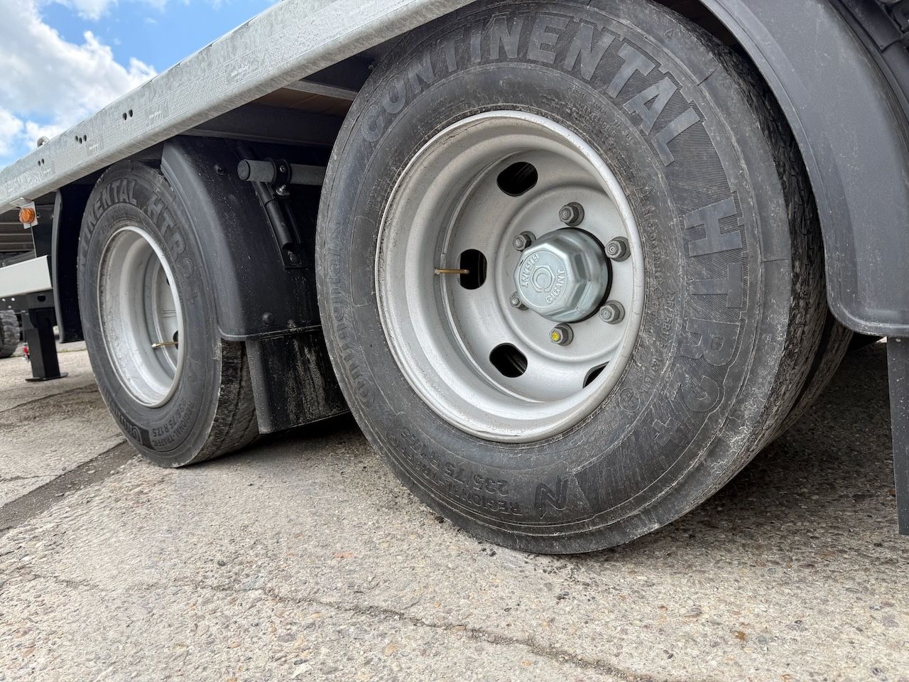 Fahrzeugabbildung Müller-Mitteltal ETÜTAR 14,4  Tieflader, LED,  Runduml. RDÜ