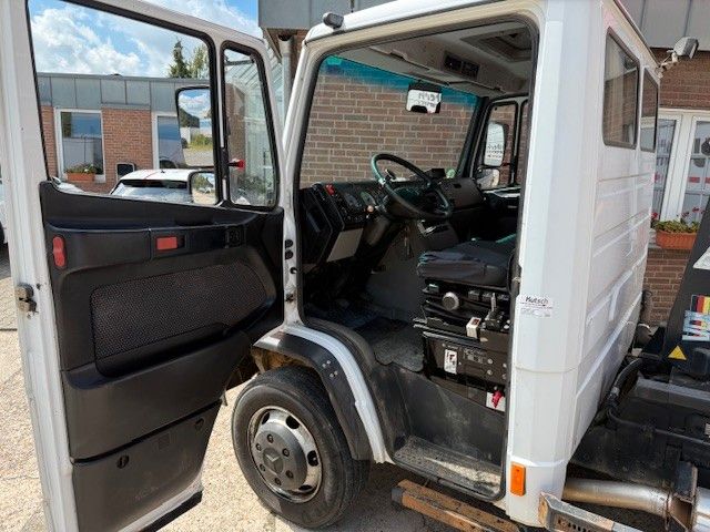 Fahrzeugabbildung Mercedes-Benz Vario 818 D Abrollkipper mit Container