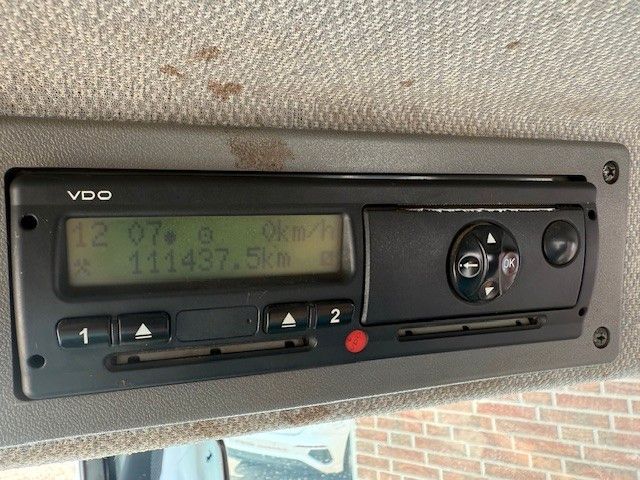 Fahrzeugabbildung Mercedes-Benz Vario 818 D Abrollkipper mit Container