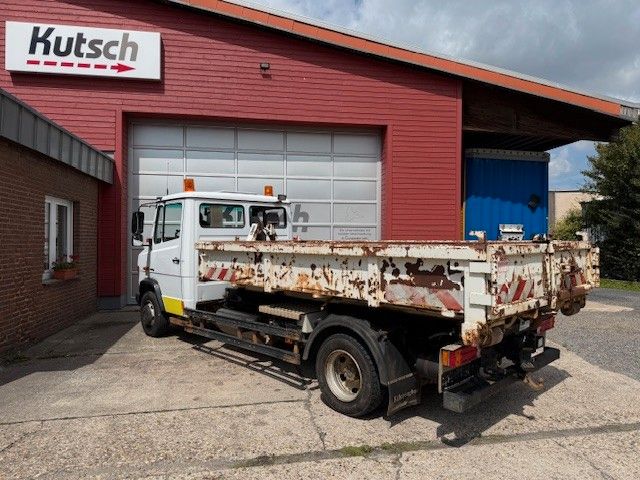 Fahrzeugabbildung Mercedes-Benz Vario 818 D Abrollkipper mit Container