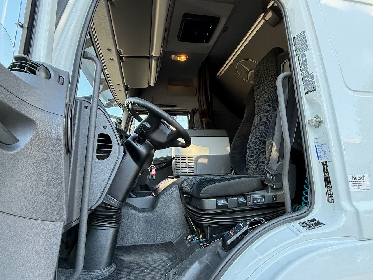 Fahrzeugabbildung Mercedes-Benz MB 1530L Atego Plane/Lbw., Hochdach,