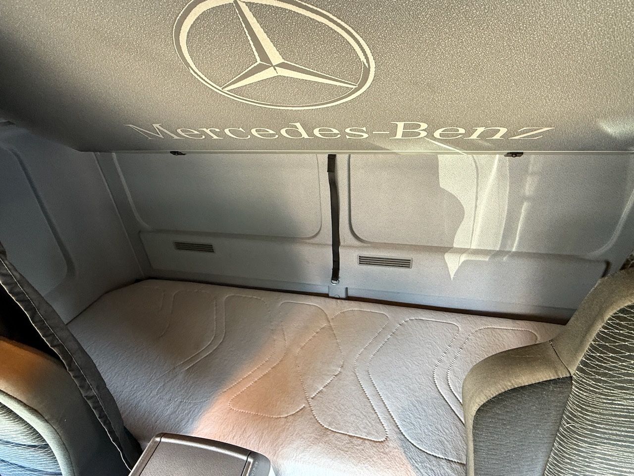Fahrzeugabbildung Mercedes-Benz MB 1530L Atego Plane/Lbw., Hochdach,