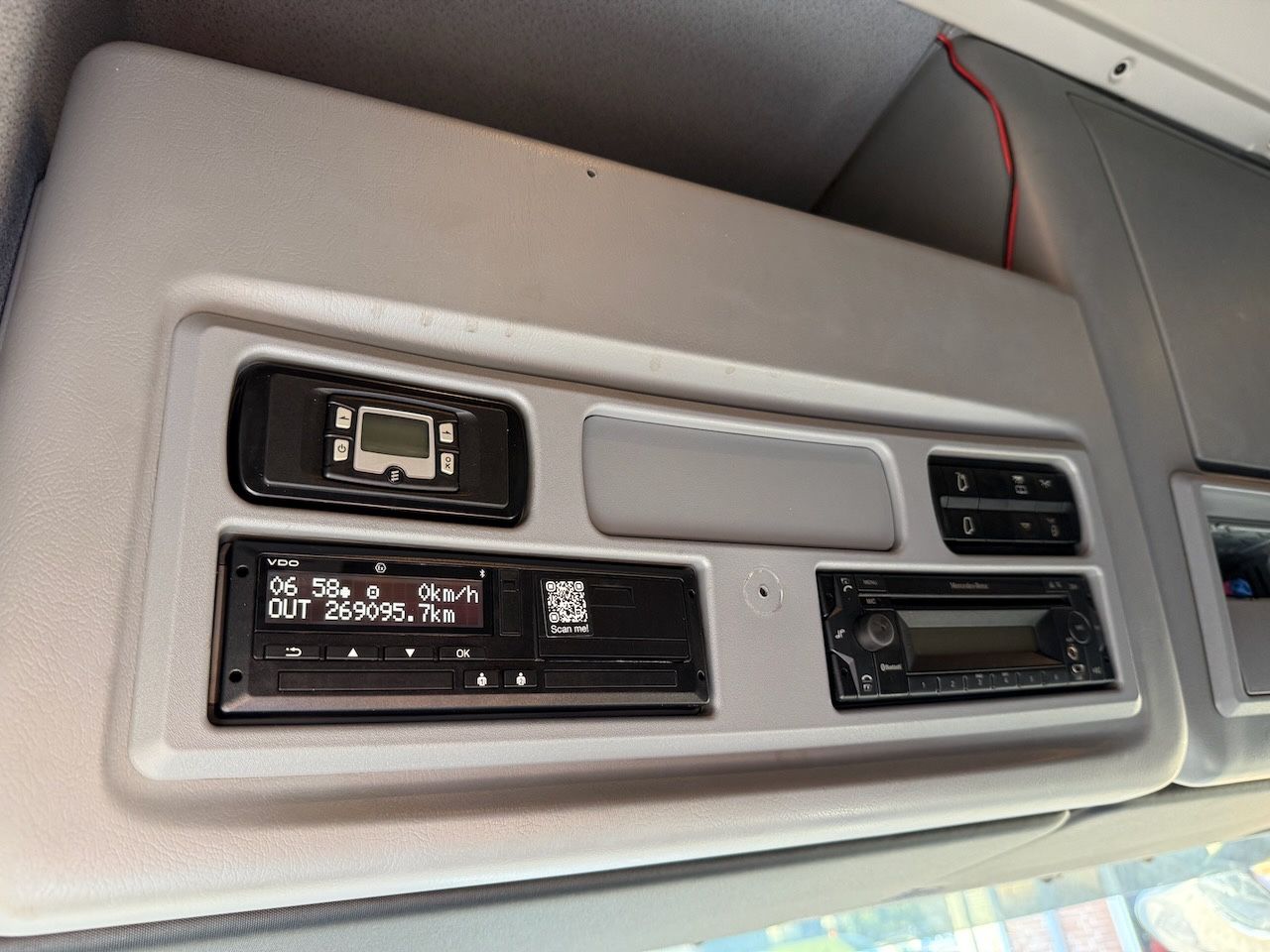 Fahrzeugabbildung Mercedes-Benz MB 1530L Atego Plane/Lbw., Hochdach,