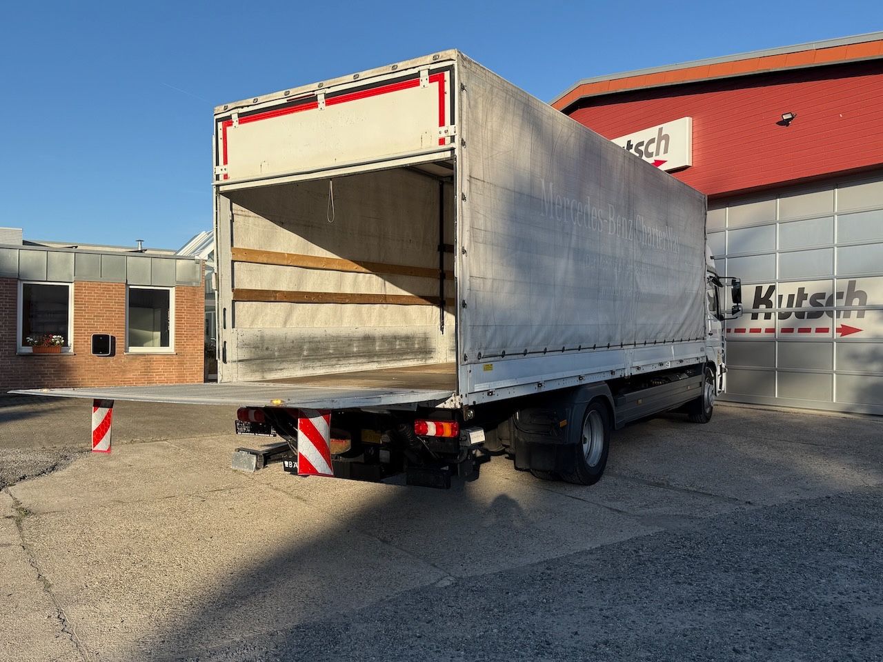 Fahrzeugabbildung Mercedes-Benz MB 1530L Atego Plane/Lbw., Hochdach,