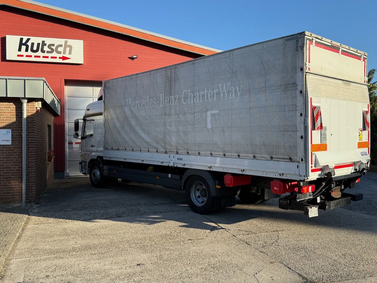 Fahrzeugabbildung Mercedes-Benz MB 1530L Atego Plane/Lbw., Hochdach,