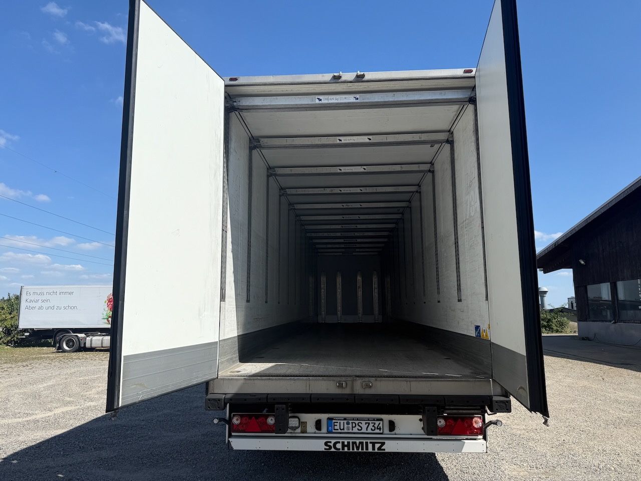 Fahrzeugabbildung Schmitz Cargobull SKO 24 Doppelstock-Koffer mit Türen isoliert