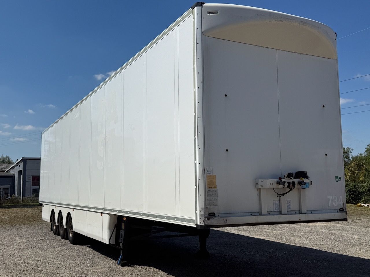 Fahrzeugabbildung Schmitz Cargobull SKO 24 Doppelstock-Koffer mit Türen isoliert