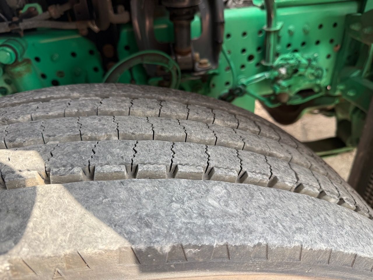 Fahrzeugabbildung Mercedes-Benz Antos 1832L mit Palfinger PK 12001L Heckkran