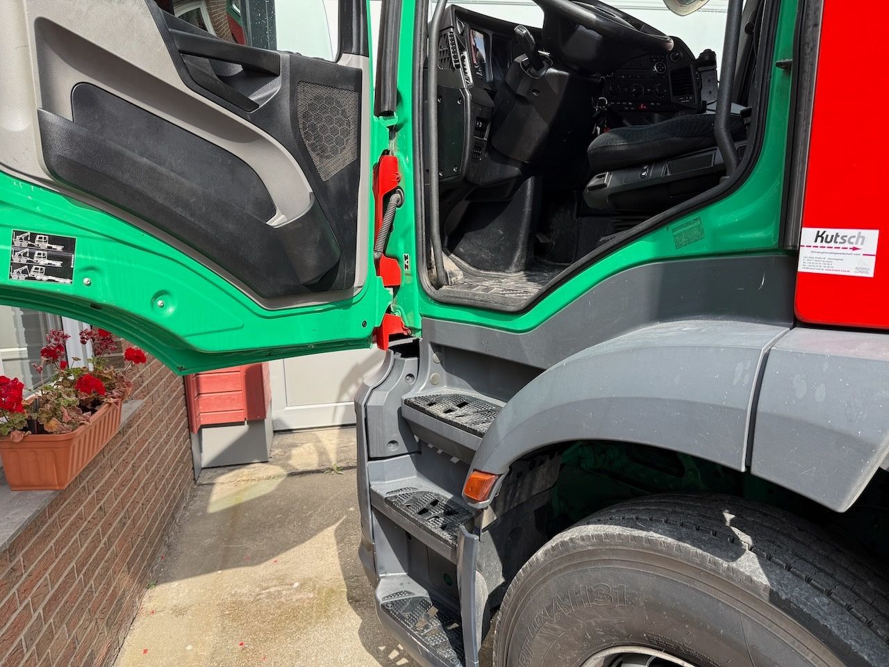 Fahrzeugabbildung Mercedes-Benz Antos 1832L mit Palfinger PK 12001L Heckkran