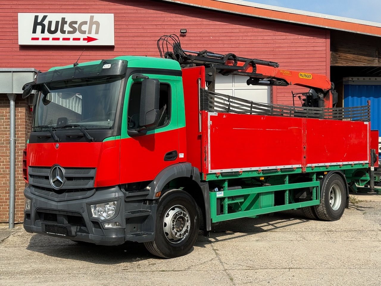 Fahrzeugabbildung Mercedes-Benz Antos 1832L mit Palfinger PK 12001L Heckkran