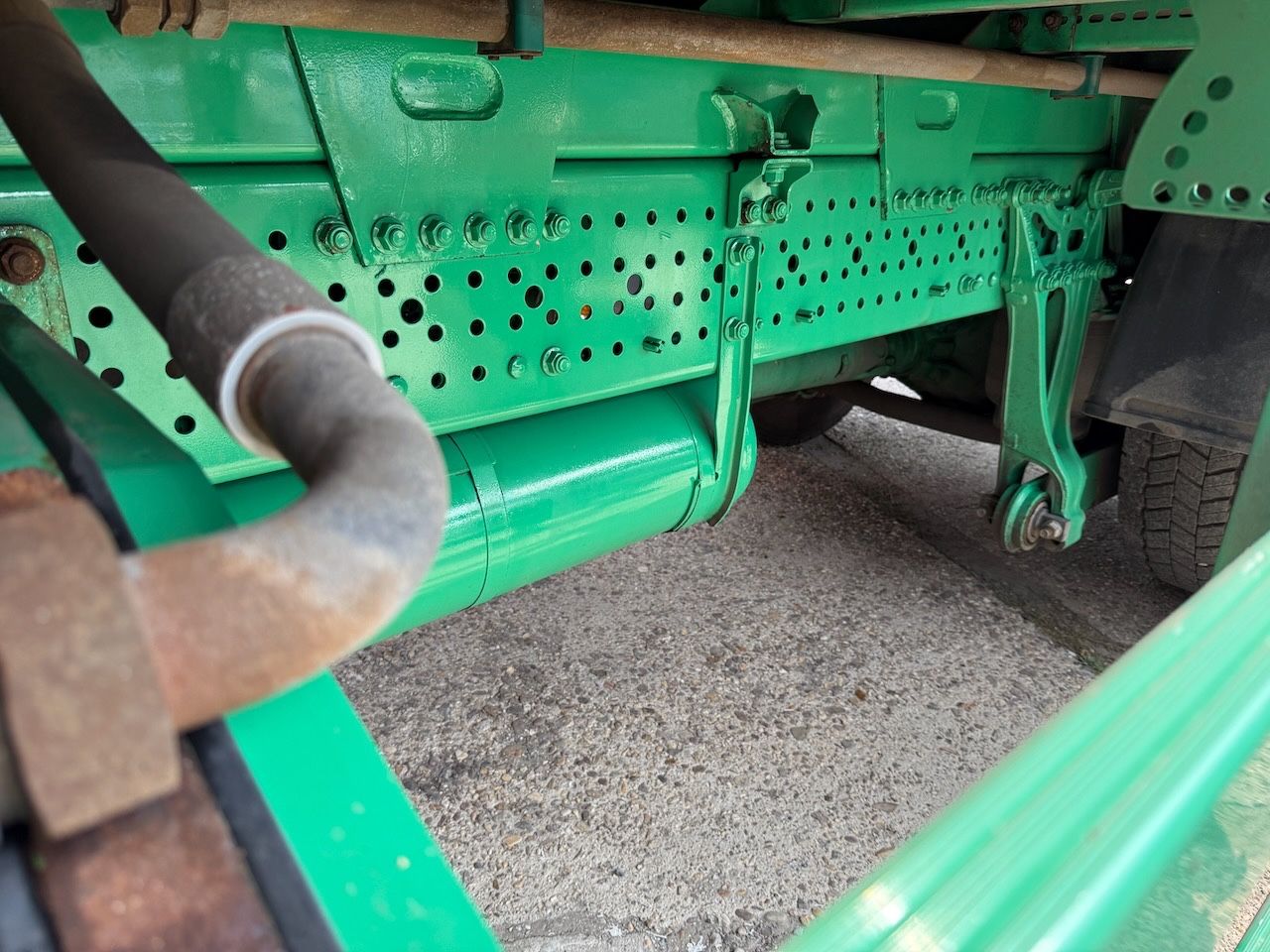 Fahrzeugabbildung Mercedes-Benz MB 1832L + Palfinger PK 12001L Heckkran