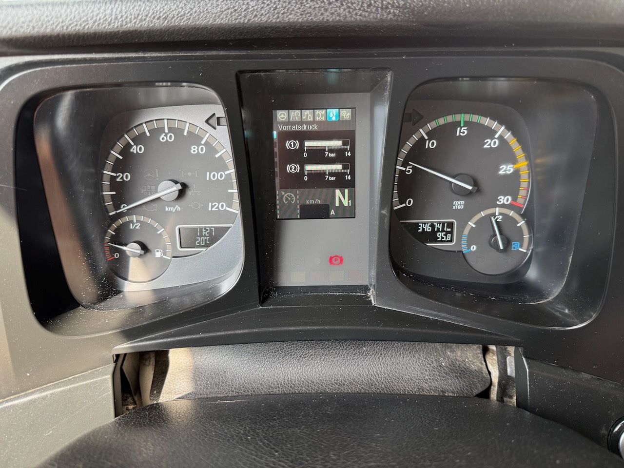 Fahrzeugabbildung Mercedes-Benz MB 1832L + Palfinger PK 12001L Heckkran