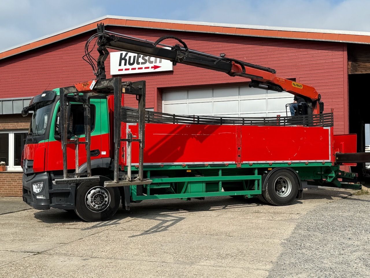 Fahrzeugabbildung Mercedes-Benz MB 1832L + Palfinger PK 12001L Heckkran