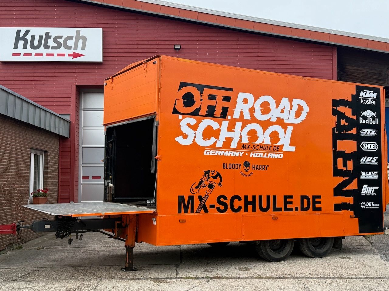 Fahrzeugabbildung Andere Tang Koffer Lbw., Schausteller,