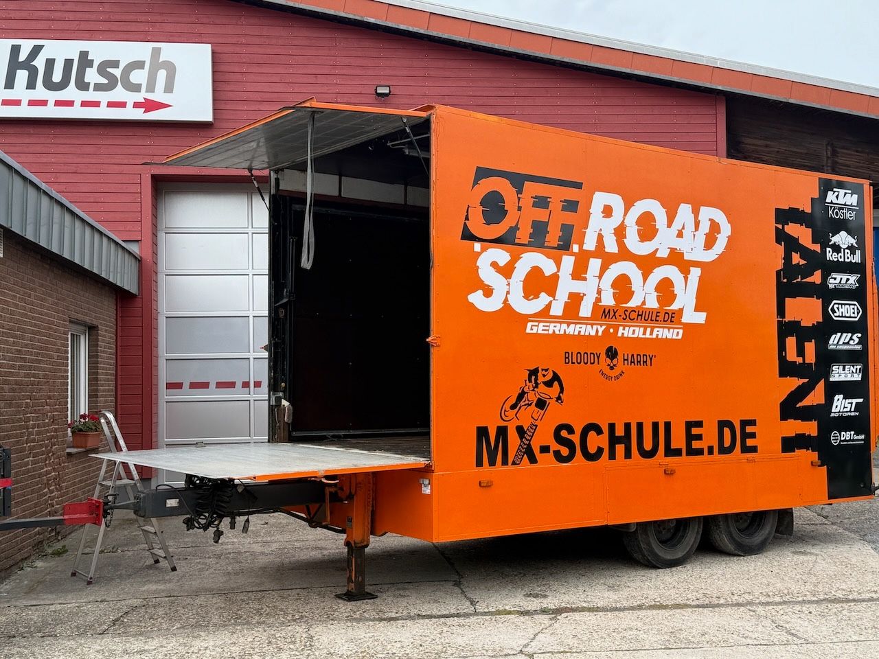 Fahrzeugabbildung Andere Tang Koffer Lbw., Schausteller,