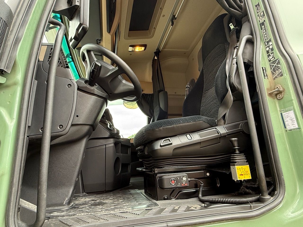 Fahrzeugabbildung Mercedes-Benz 1851 LLS Actros 5 mit Kipphydraulik