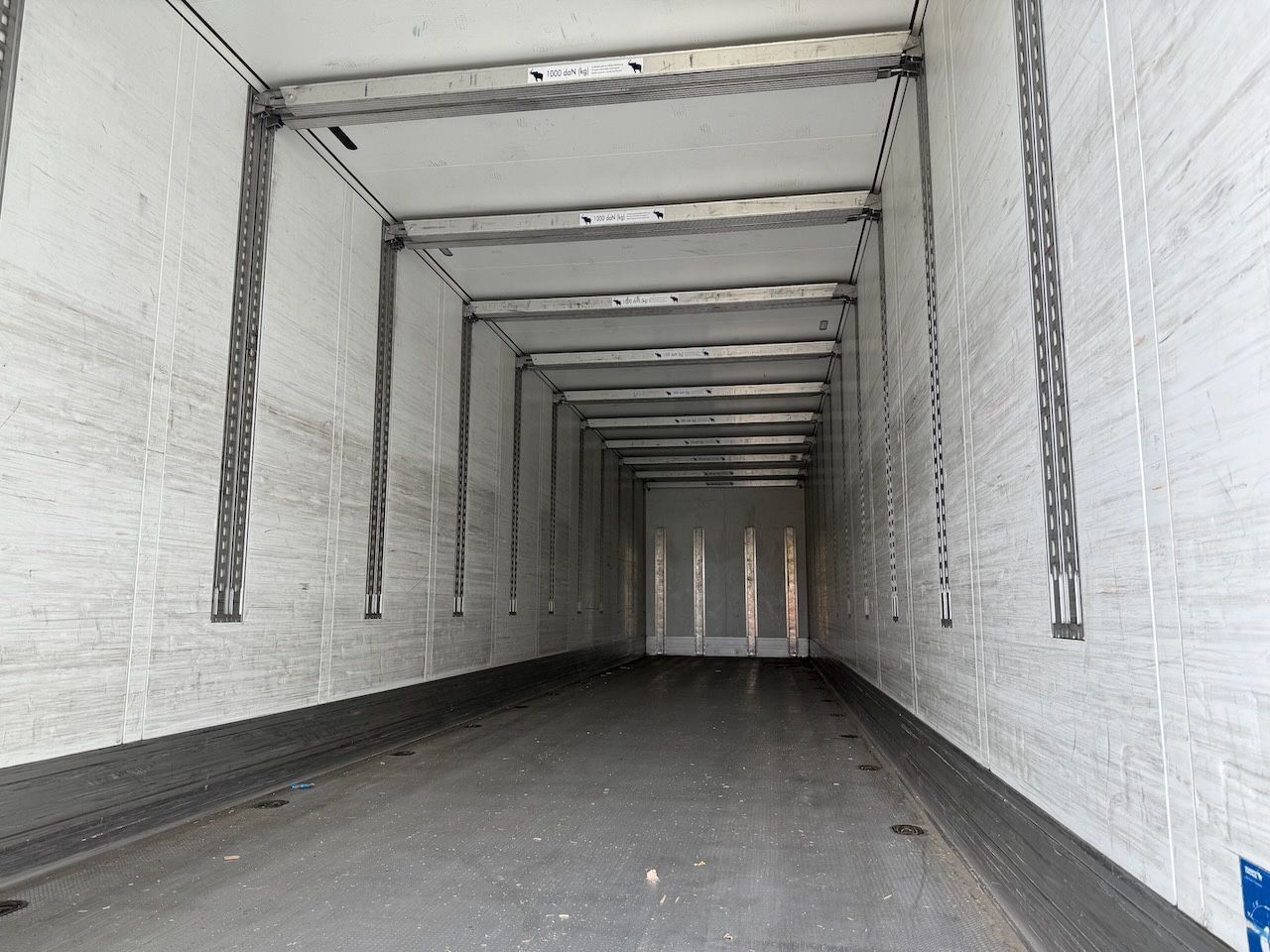 Fahrzeugabbildung Schmitz Cargobull SKO 24 Doppelstock-Koffer isoliert