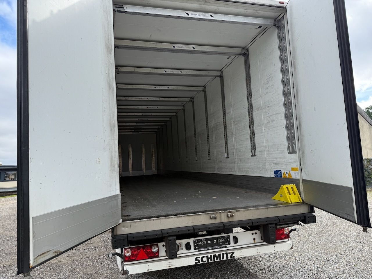 Fahrzeugabbildung Schmitz Cargobull SKO 24 Doppelstock-Koffer isoliert