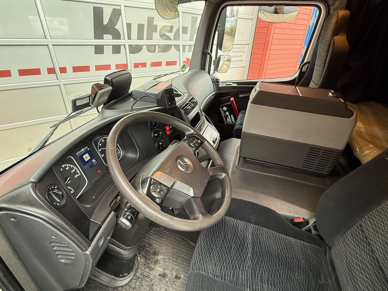 Fahrzeugabbildung Mercedes-Benz Atego 1530L Pritsche/Lbw. Hochdach