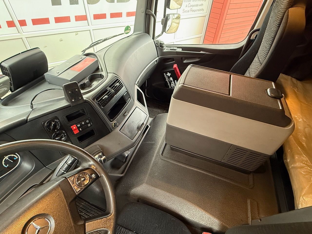 Fahrzeugabbildung Mercedes-Benz Atego 1530L Pritsche/Lbw. Hochdach