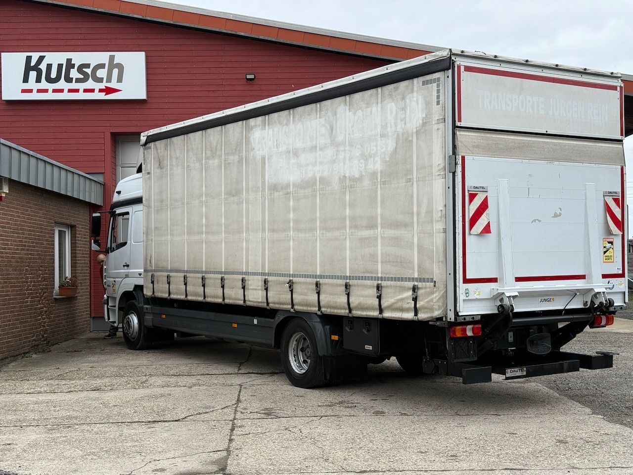 Fahrzeugabbildung Mercedes-Benz Atego 1530L Pritsche/Lbw. Hochdach