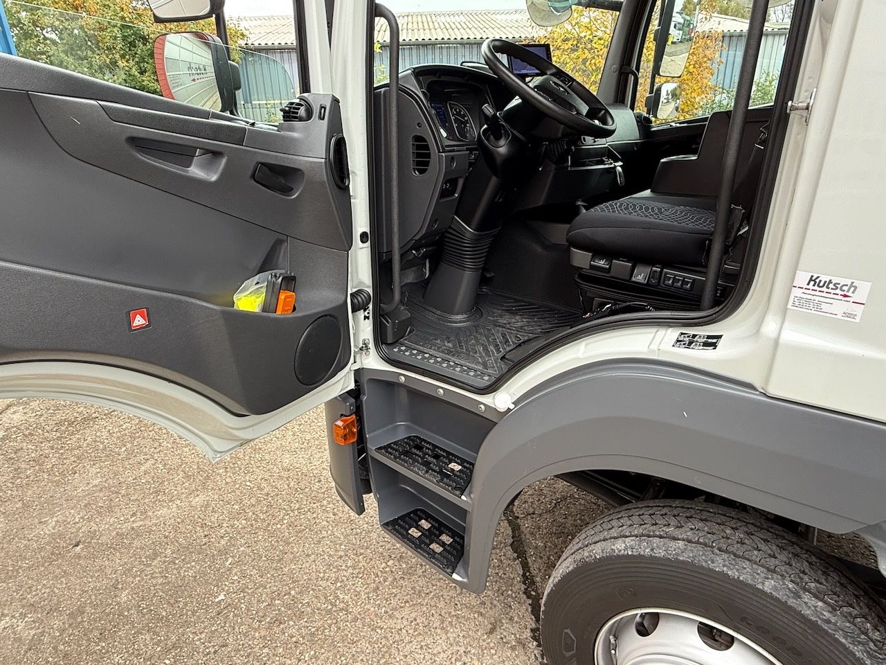 Fahrzeugabbildung Mercedes-Benz MB 1230L Atego Koffer/Lbw