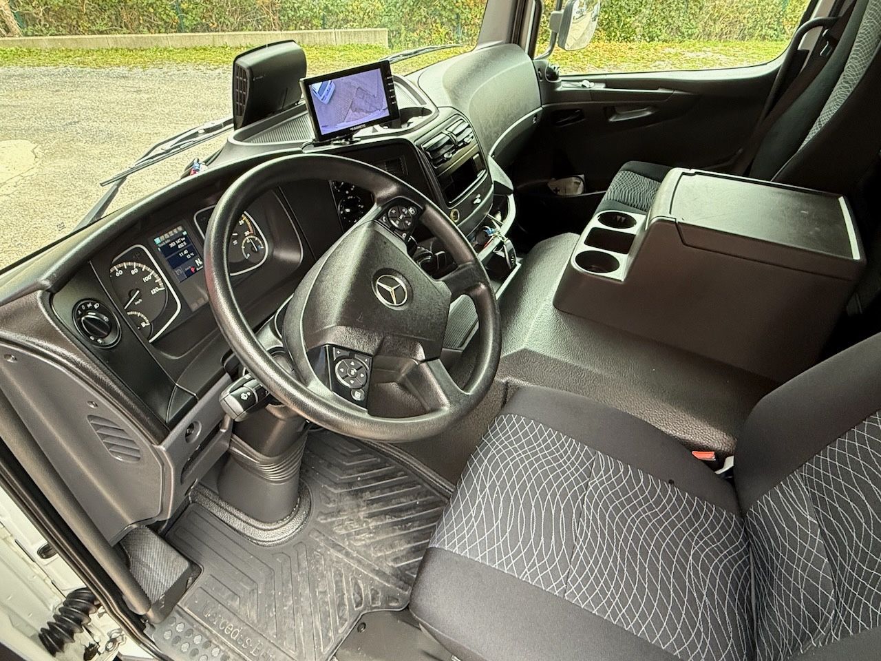 Fahrzeugabbildung Mercedes-Benz MB 1230L Atego Koffer/Lbw
