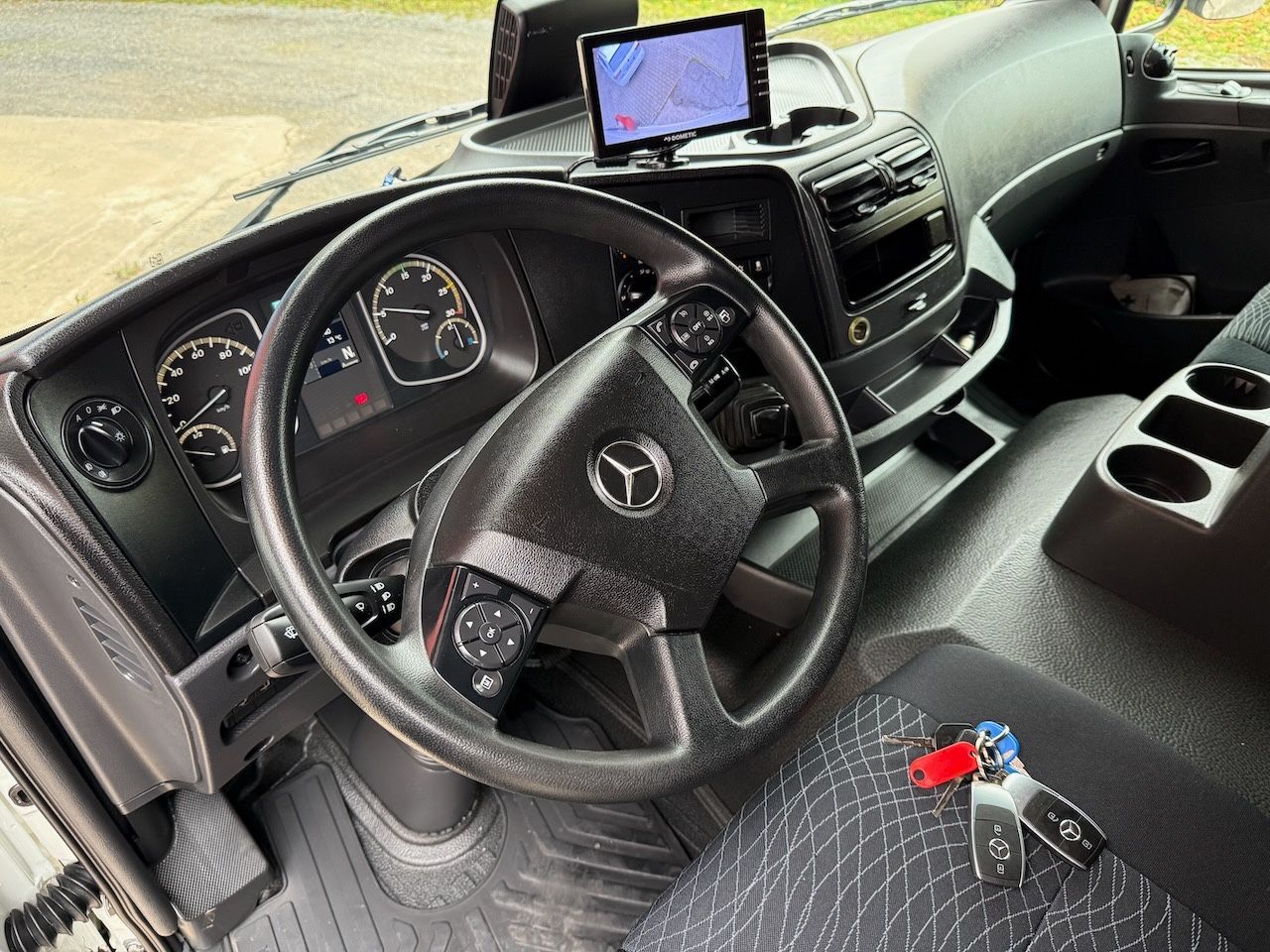 Fahrzeugabbildung Mercedes-Benz MB 1230L Atego Koffer/Lbw