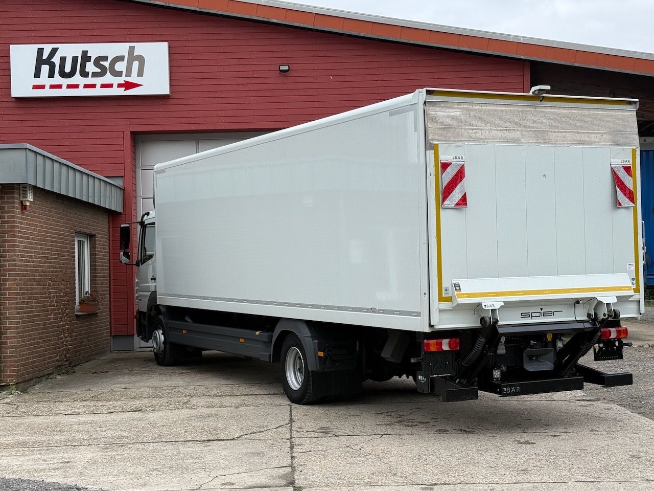 Fahrzeugabbildung Mercedes-Benz MB 1230L Atego Koffer/Lbw