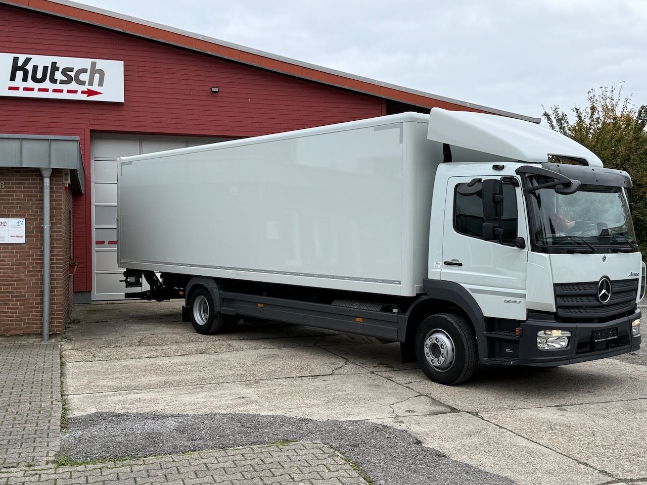 Fahrzeugabbildung Mercedes-Benz MB 1230L Atego Koffer/Lbw