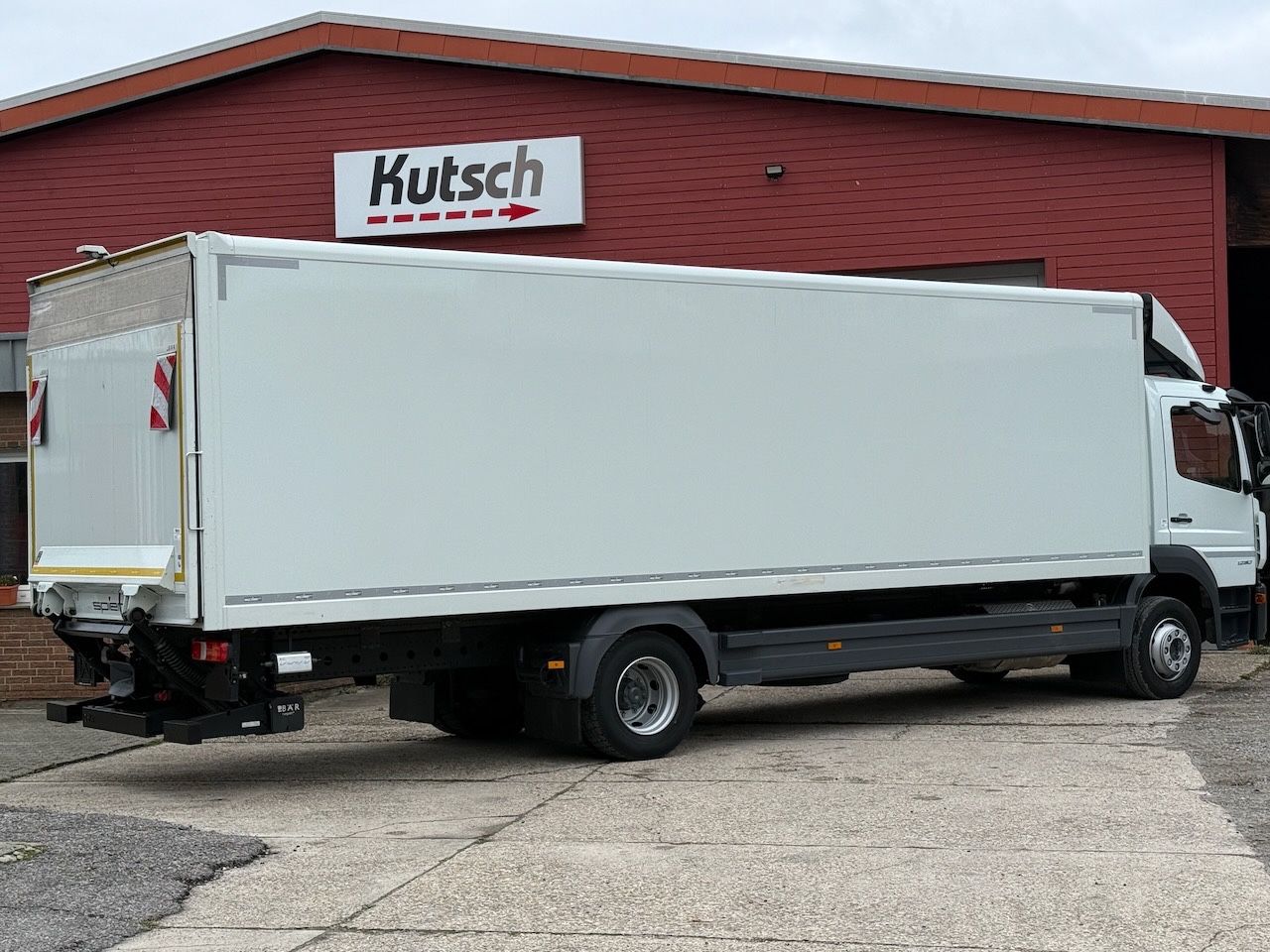 Fahrzeugabbildung Mercedes-Benz MB 1230L Atego Koffer/Lbw
