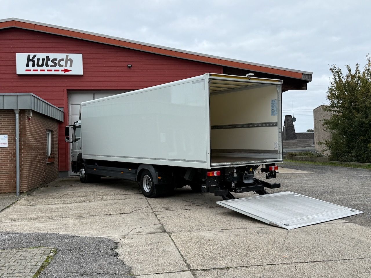 Fahrzeugabbildung Mercedes-Benz MB 1230L Atego Koffer/Lbw