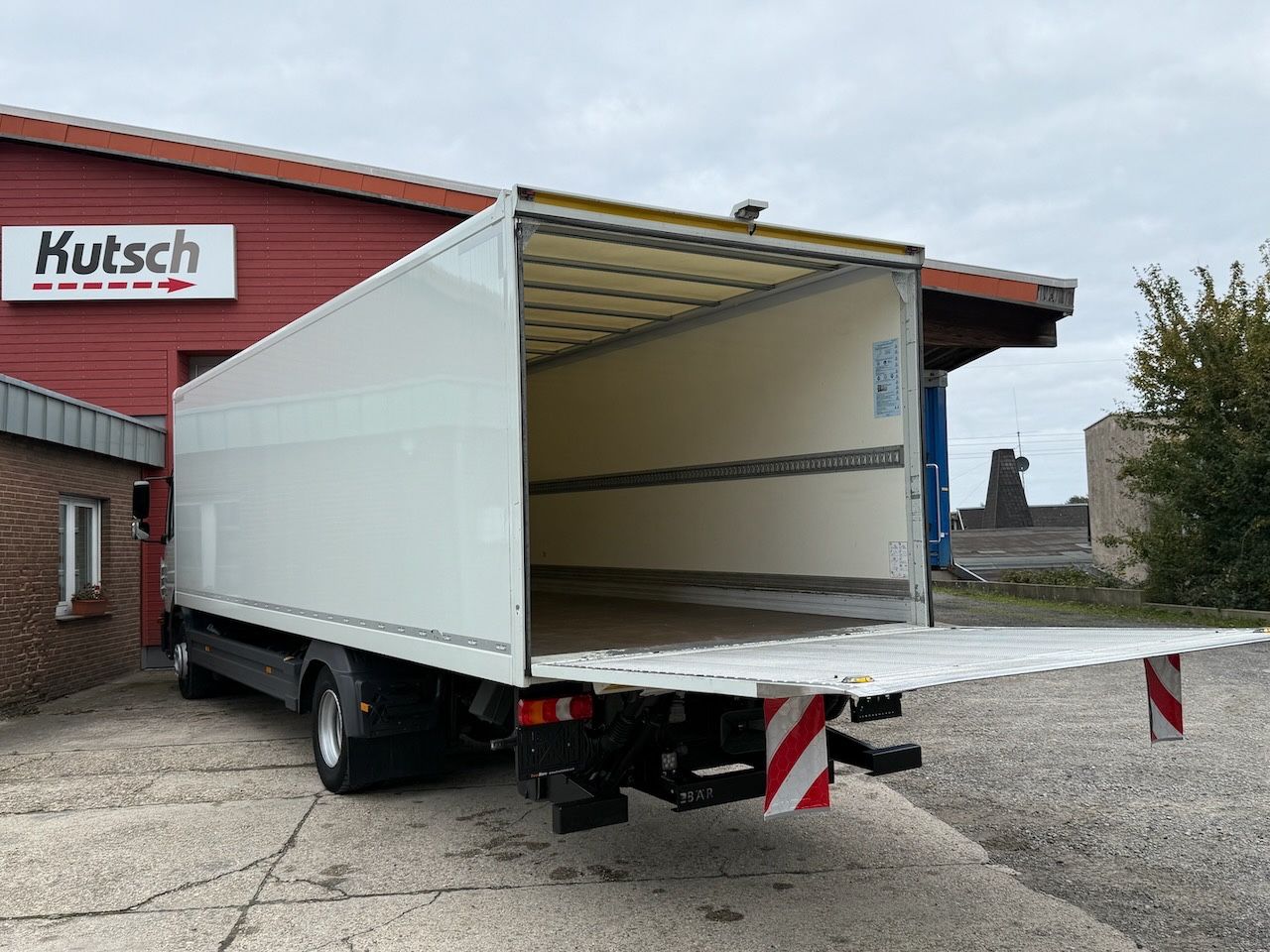 Fahrzeugabbildung Mercedes-Benz MB 1230L Atego Koffer/Lbw