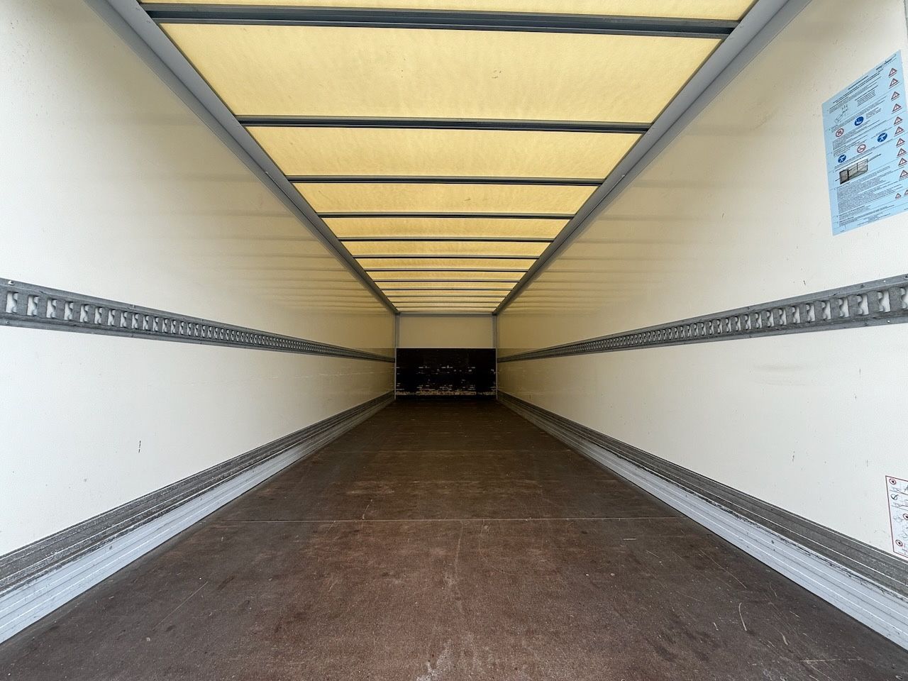 Fahrzeugabbildung Mercedes-Benz MB 1230L Atego Koffer/Lbw