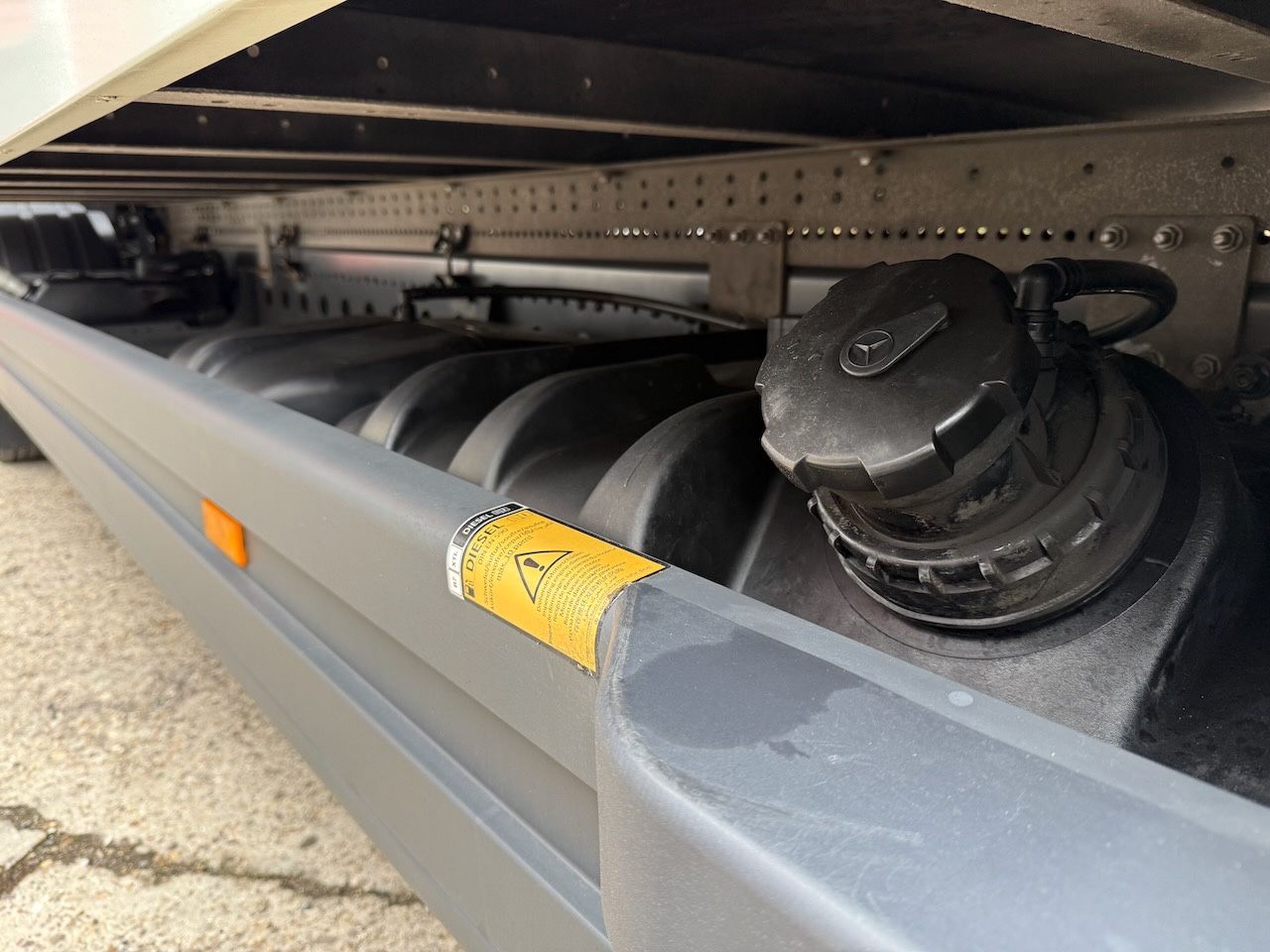 Fahrzeugabbildung Mercedes-Benz MB 1230L Atego Koffer/Lbw
