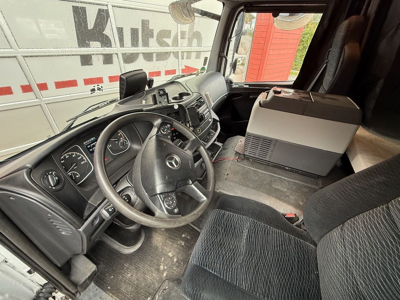 Fahrzeugabbildung Mercedes-Benz MB 1530L Atego Plane/Lbw., Hochdach,