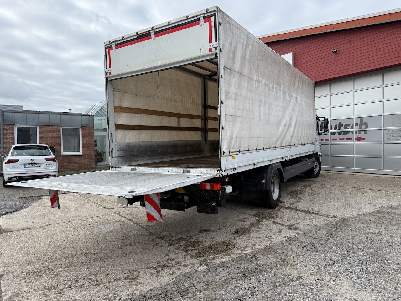 Fahrzeugabbildung Mercedes-Benz MB 1530L Atego Plane/Lbw., Hochdach,