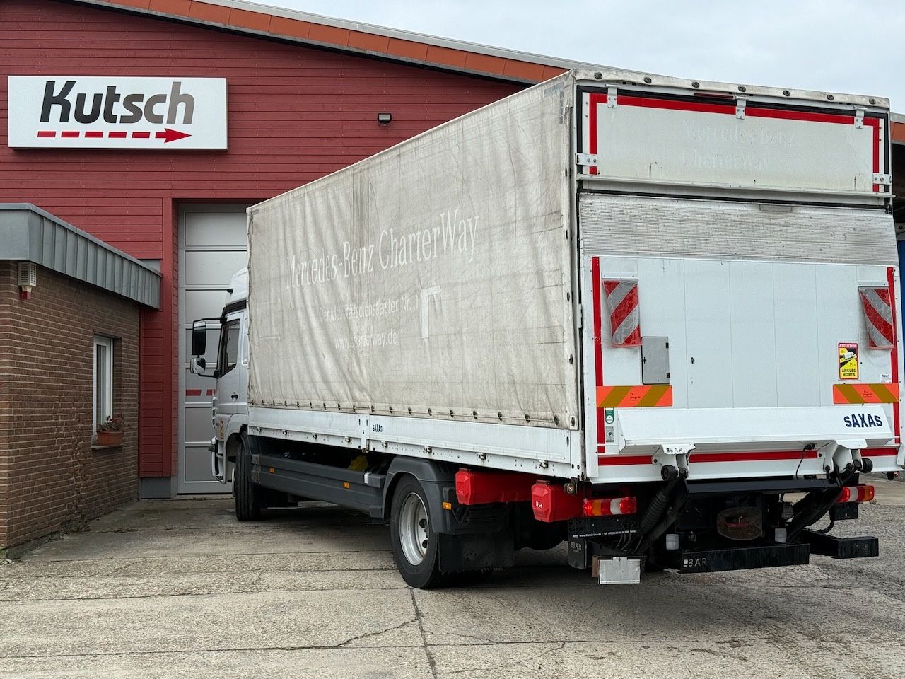 Fahrzeugabbildung Mercedes-Benz MB 1530L Atego Plane/Lbw., Hochdach,