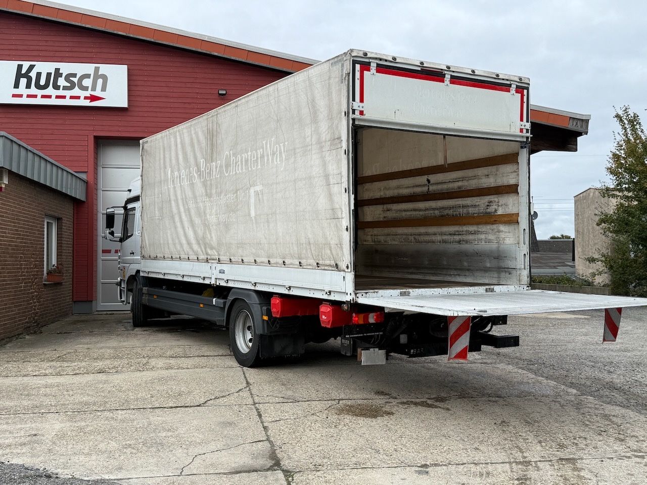 Fahrzeugabbildung Mercedes-Benz MB 1530L Atego Plane/Lbw., Hochdach,