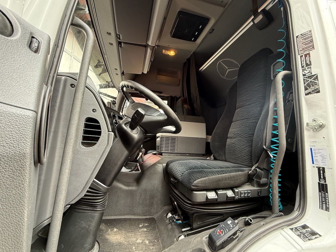 Fahrzeugabbildung Mercedes-Benz MB 1530L Atego Plane/Lbw., Hochdach,