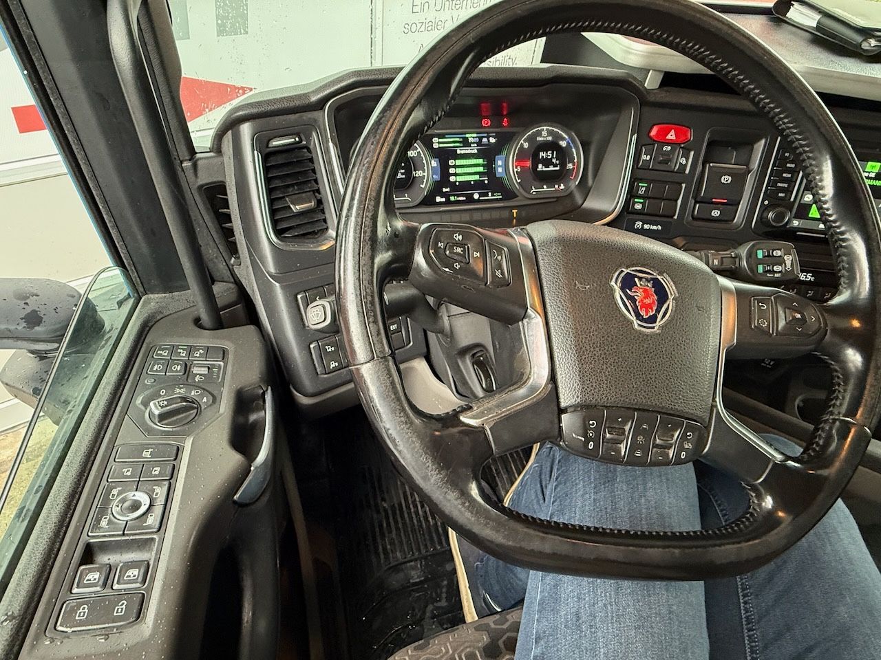 Fahrzeugabbildung Scania R450 /4x2/ BDF 6,10m Rahmen