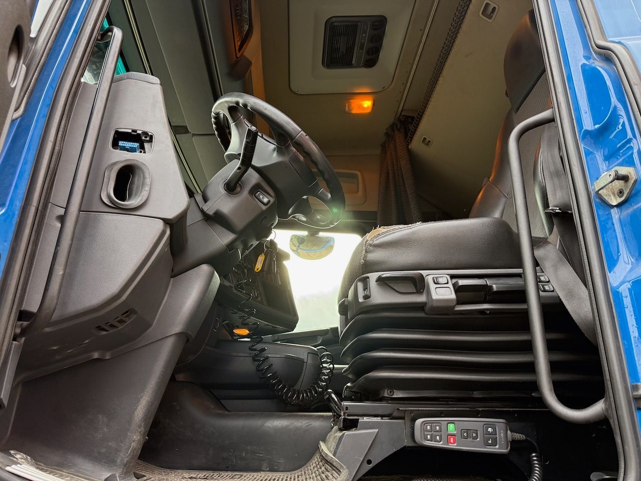 Fahrzeugabbildung Scania R450 Lowliner,  Hubsattelkupplung, Retarder