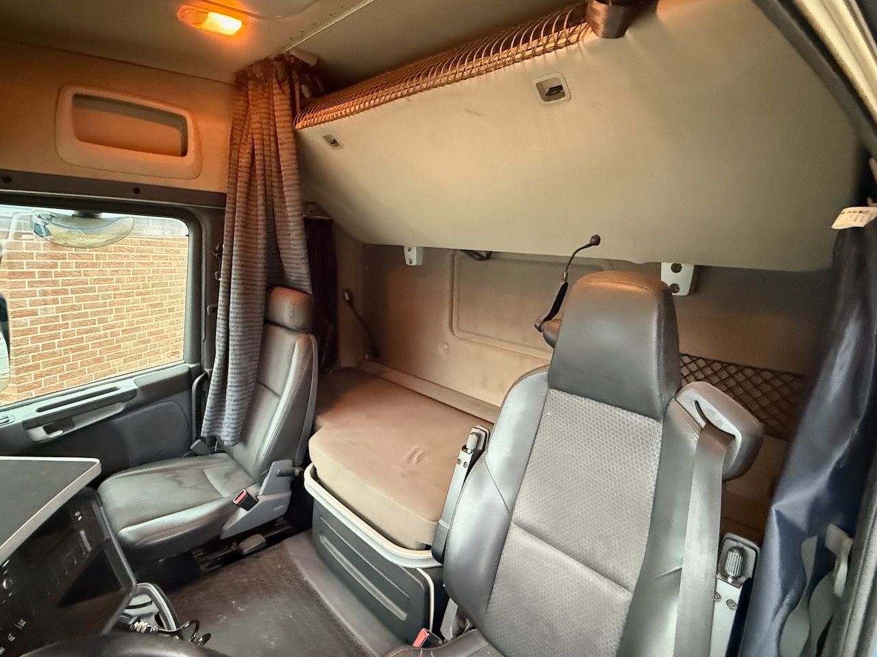 Fahrzeugabbildung Scania R450 Lowliner,  Hubsattelkupplung, Retarder